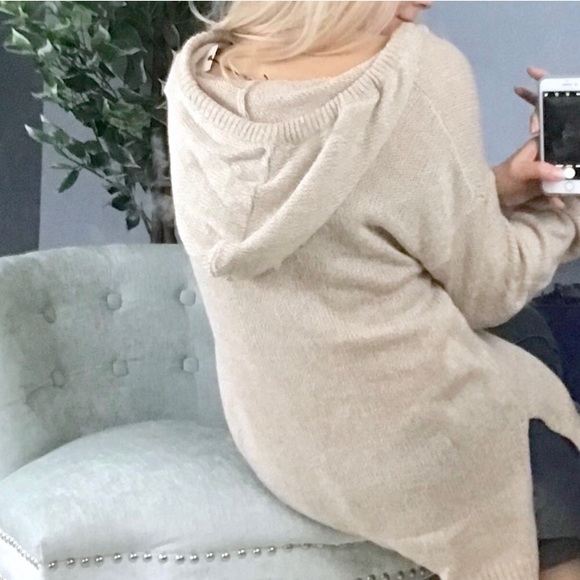 Camel/ivory hooded sweater - Picture 7 of 8